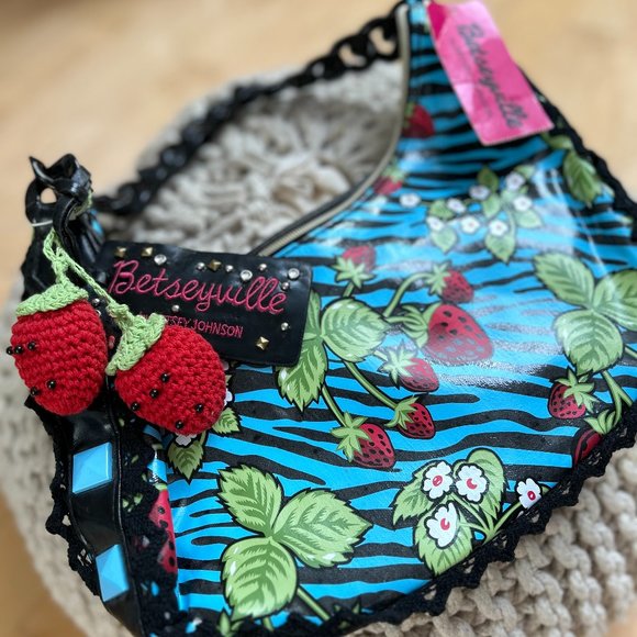 Betsey Johnson Betseyville Strawberry Fields Shoulder Purse - Great Condition - Picture 1 of 8